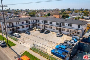 10705 S Figueroa St in Los Angeles, CA - Building Photo