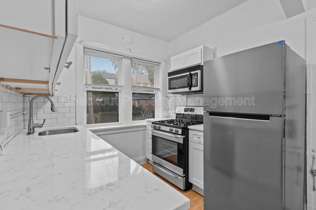 7338 Forsyth Blvd in Clayton, MO - Building Photo