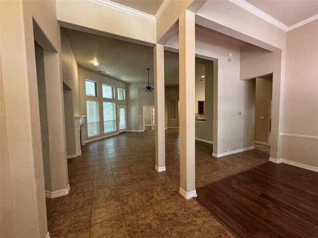 1220 Pine Forest Cir in Round Rock, TX - Foto de edificio - Building Photo