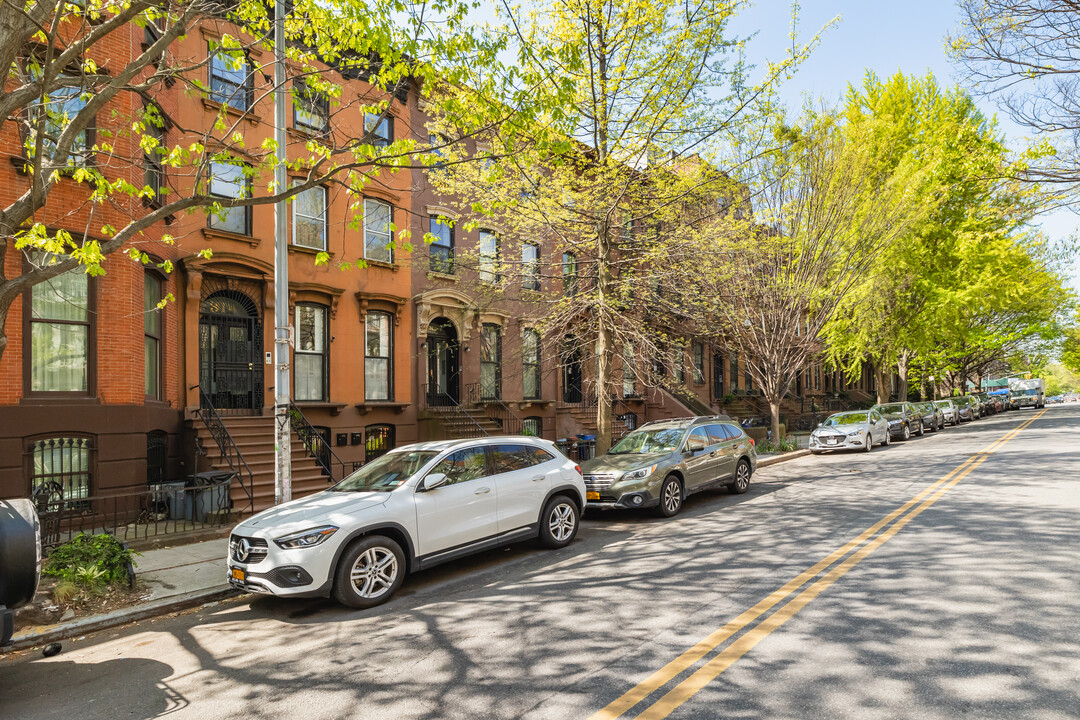 306 Greene Ave in Brooklyn, NY - Building Photo