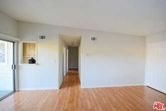 131 N Florence St in Burbank, CA - Building Photo - Building Photo