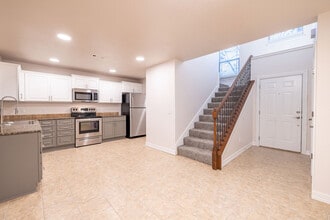 15th Place Townhomes in Rogers, AR - Building Photo - Building Photo