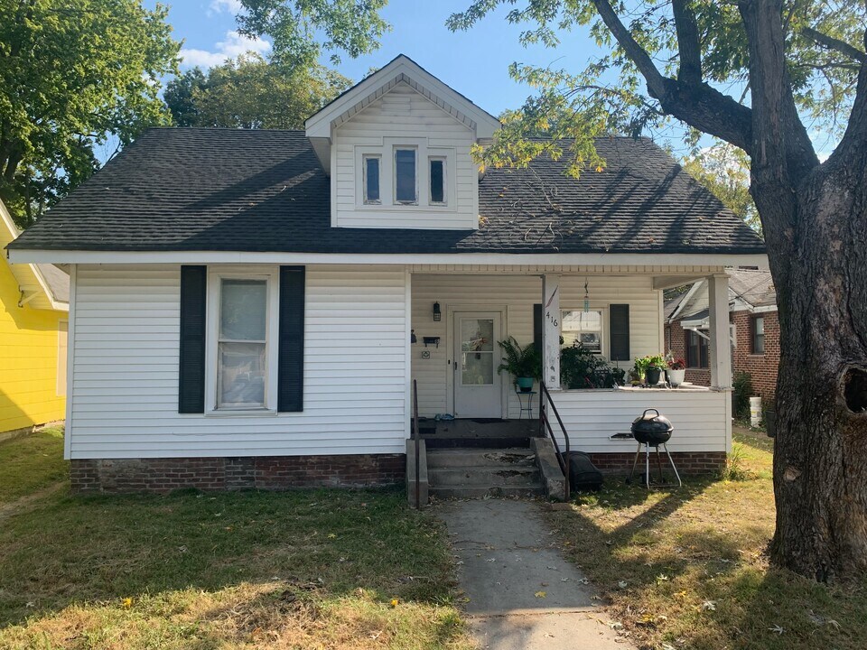 416 Burkett St in Jackson, TN - Foto de edificio