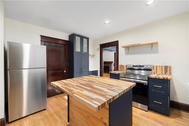 31 Cranston Ave in Newport, RI - Building Photo - Building Photo