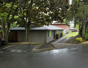 Timbercrest Condos in Tigard, OR - Building Photo - Building Photo