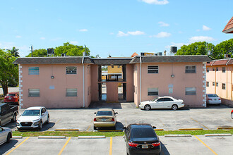 715 W 15th St in Hialeah, FL - Building Photo - Building Photo