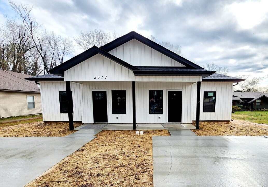 2312 Lavern St in Bryant, AR - Foto de edificio