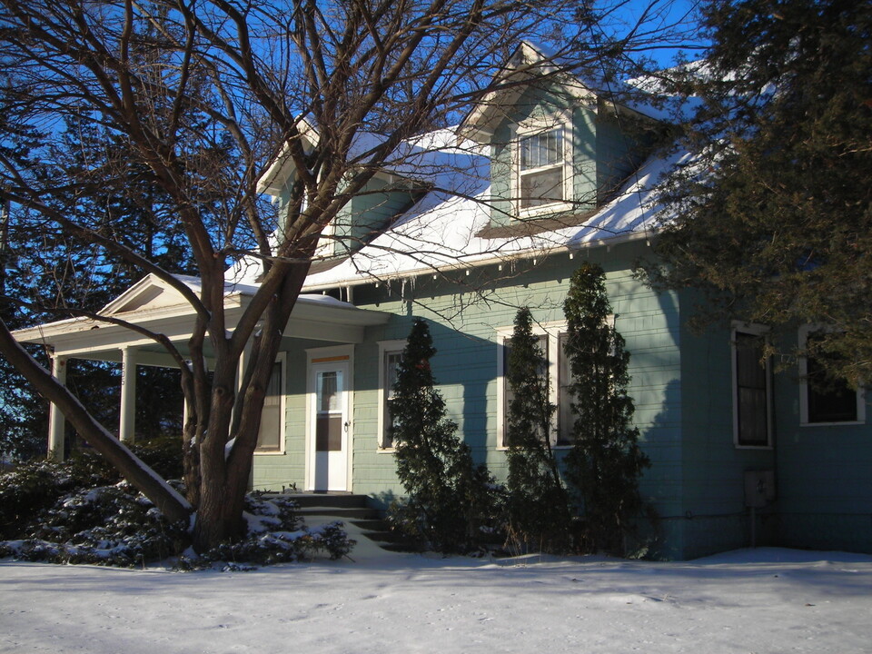 905 5th St in Coralville, IA - Foto de edificio