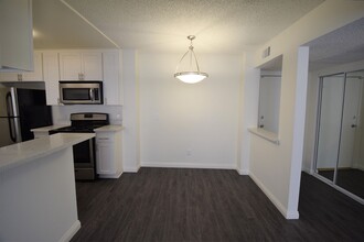 11030 Hartsook St, Unit 115 in Los Angeles, CA - Building Photo - Building Photo