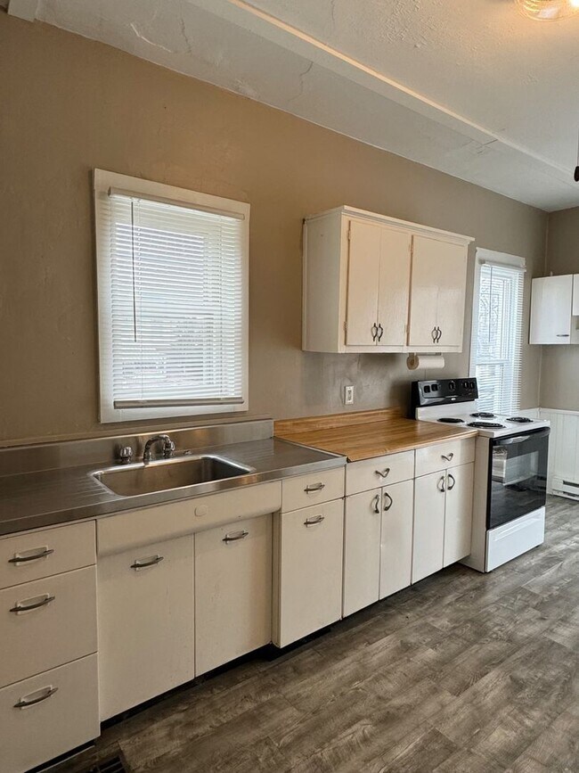 318 E Walnut St in Mankato, MN - Building Photo - Building Photo