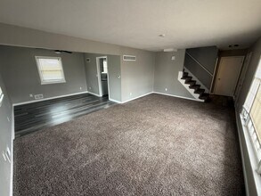 1008 NW Range St in Blue Springs, MO - Building Photo - Building Photo