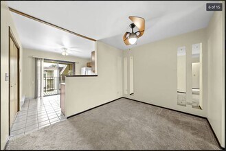 180 S Waters Edge Dr, Unit 301 in Glendale Heights, IL - Building Photo - Building Photo