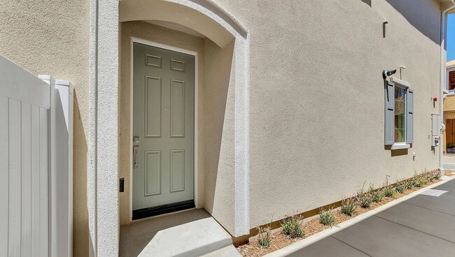 22816 W Cedar Way in Los Angeles, CA - Building Photo - Building Photo