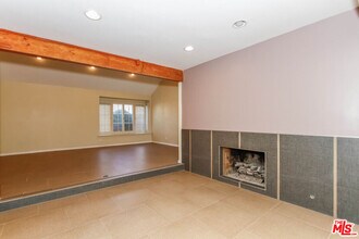 1345 Avenida de Cortez in Los Angeles, CA - Building Photo - Building Photo