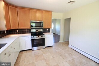 23 Elbo Ln in Mount Laurel, NJ - Building Photo - Building Photo