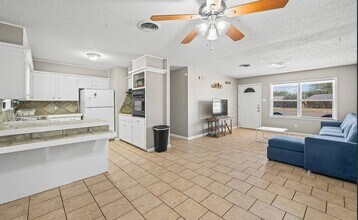 5456 6th Pl in Lubbock, TX - Building Photo - Building Photo