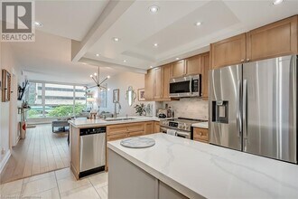 415 Locust St in Burlington, ON - Building Photo - Building Photo