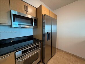 31 SE 5th St, Unit 3009 in Miami, FL - Building Photo - Building Photo