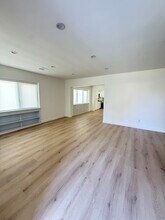 3702 Somerset Dr in Los Angeles, CA - Foto de edificio - Building Photo