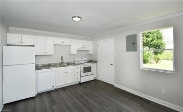 2412 Van Buren St in High Point, NC - Building Photo - Building Photo