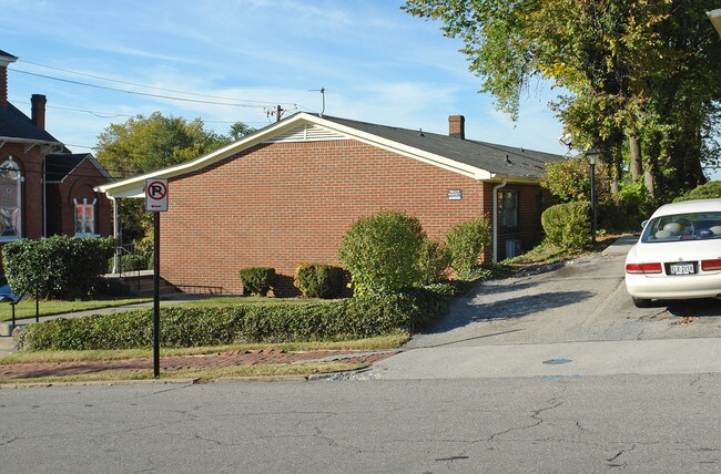 223 Mountain Ave SW in Roanoke, VA - Building Photo - Building Photo