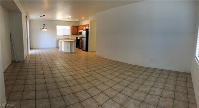 3525 Midnight Mist Ct in North Las Vegas, NV - Building Photo - Building Photo