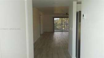 300 SW 130th Terrace in Pembroke Pines, FL - Building Photo