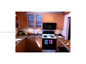 11327 SW 114th Ln Cir in Miami, FL - Building Photo - Building Photo