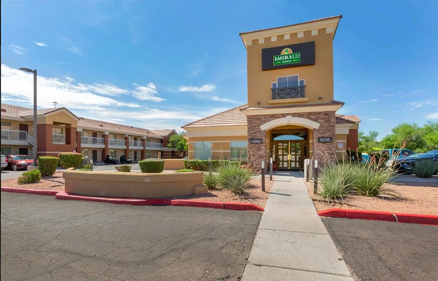 Emerald Suites at Chandler in Phoenix, AZ - Building Photo