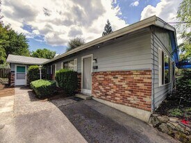 8834 SE 9th Ave in Portland, OR - Building Photo