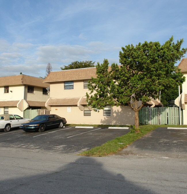 1741-1751 SW 40th Ter in Fort Lauderdale, FL - Building Photo - Building Photo