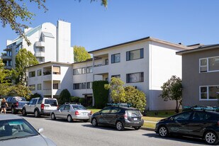 Charlton Court in Vancouver, BC - Building Photo