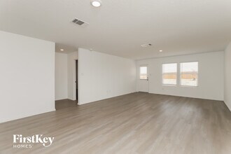 10623 Vinateros Dr in Converse, TX - Foto de edificio - Building Photo