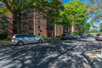 10 E 43rd St in Brooklyn, NY - Building Photo - Building Photo