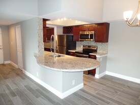 5654 Rock Island Rd in Tamarac, FL - Building Photo