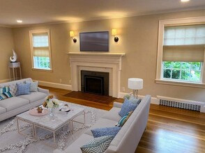 6 Surrey Rd in Newton, MA - Building Photo - Building Photo