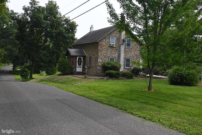 2420 Urffers Rd in Coopersburg, PA - Building Photo - Building Photo
