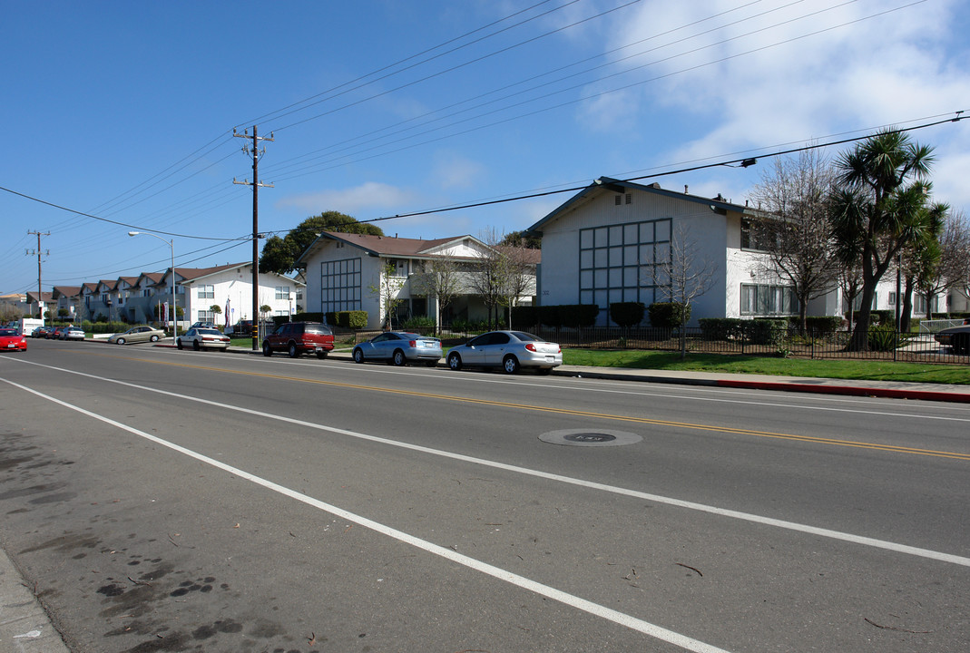 Kailani Village in Lompoc, CA - Building Photo