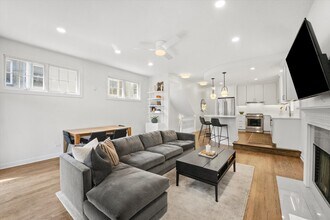 1041 N Leavitt St in Chicago, IL - Building Photo - Building Photo
