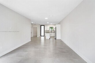 4309 E 8th Ct in Hialeah, FL - Building Photo - Building Photo