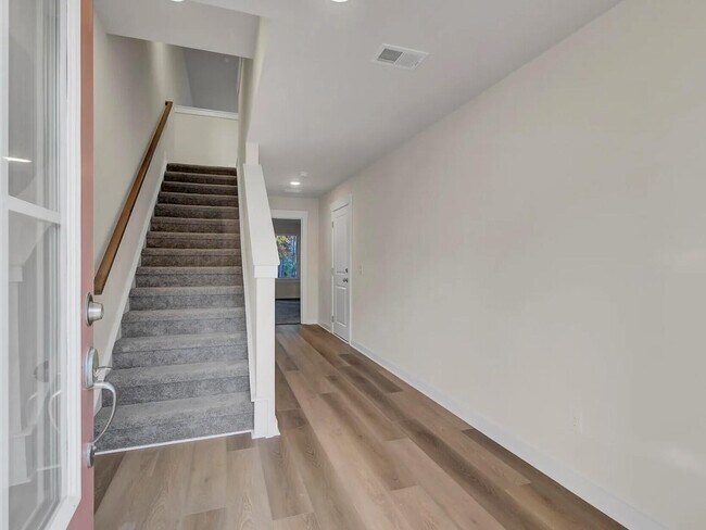 1046 Old Cypress Run in Hanahan, SC - Building Photo - Building Photo