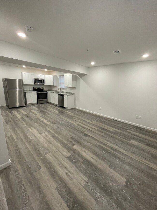 416 E Doxey St in Strafford, MO - Building Photo - Building Photo