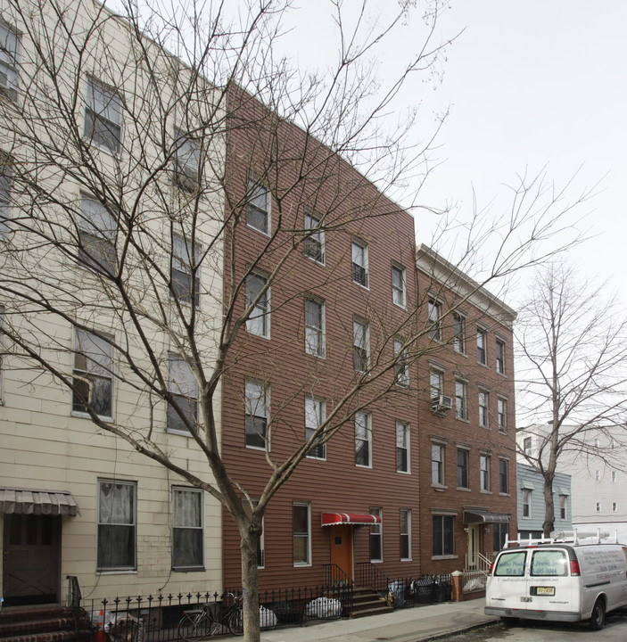 317 Eckford St in Brooklyn, NY - Building Photo