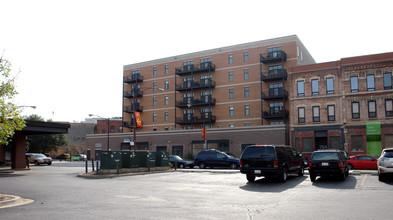 740 N Milwaukee Ave in Chicago, IL - Building Photo - Building Photo