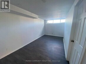 6469 Kingston Rd in Toronto, ON - Building Photo - Building Photo