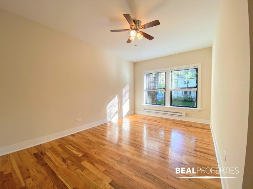 1031 Dempster St in Evanston, IL - Building Photo