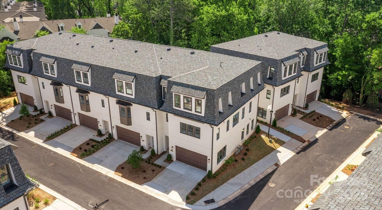 5505 Closeburn Rd in Charlotte, NC - Foto de edificio