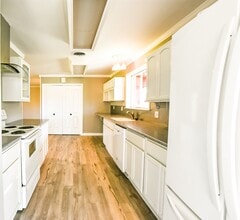 1000 Nancy Beth Dr in Kerrville, TX - Building Photo - Building Photo