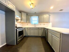 166 W 54th St in Bayonne, NJ - Building Photo - Building Photo