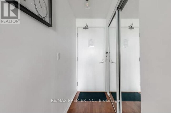 215-1215 Fort York Blvd in Toronto, ON - Building Photo - Building Photo